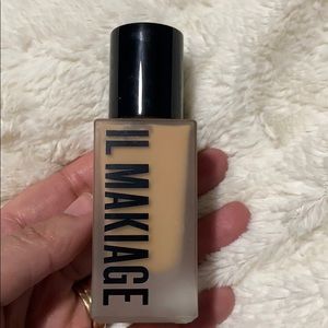 Il Makiage foundation shade 105